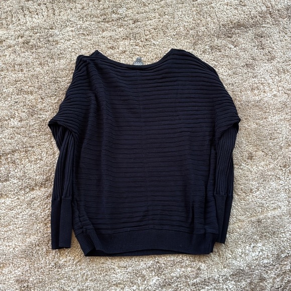 🍍New York & Company Navy sweater 🍍Sz Large🍍Pit to Pit 21”🍍length 23”🍍 - Picture 4 of 4